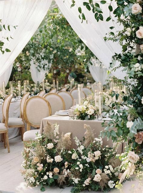 Tent Florals Wedding, Glam Wedding Florals, Glamorous Tent Wedding, French Wedding Ceremony, Wedding Florals Neutral, French Country Wedding Decor, White Wedding Tablescape, Montage Wedding, Rio Bird