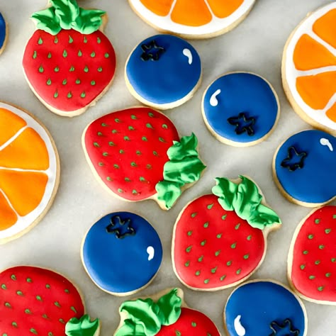 Fruit Sugar Cookies, Summer Sugar Cookies, Royal Icing Cookies Recipe, Berry Cookies, Fruit Sugar, Fruit Birthday Party, Blueberry Cookies, Fruit Cookies, Fruit Birthday