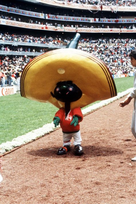 Mexico 1986 - Pique World Cup Mexico, Mexico 86, Sports Advertising, Football Images, Steven Gerrard, Retro Sport, Soccer World, Nike Flyknit, Fifa World Cup