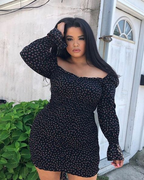 Positive Photography, Spring Love, Plus Size Fall Outfit, Chubby Fashion, Plus Size Summer Outfit, Career Fashion, Estilo Preppy, Curvy Model, Body Positive