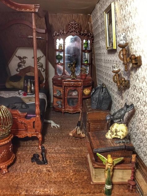 Miniature Haunted House Ideas, Horror Dollhouse, Spooky Dollhouse, Dollhouse Castle, Witch Dollhouse, Haunted Miniatures, Miniatures Halloween, Spooky Castle, Jenny Lawson