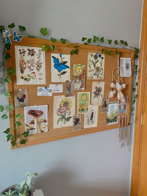 Ideas Board Inspiration, Room Bulletin Board Ideas Aesthetic, Cork Board Border Ideas, College Dorm Cork Board Ideas, Corkboard Office Ideas, Boho Bulletin Board Ideas Bedroom, Aesthetic Board Decoration, Pin Board Ideas Aesthetic Study, Bulliten Board Aesthetic