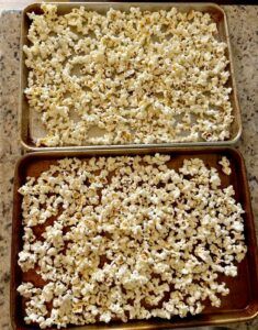 Praline Popcorn, Overnight Oats Recipe Easy, Buttered Popcorn, Praline Recipe, Cooking Panda, Pecan Praline, Pecan Pralines, Oats Recipe, Popcorn Recipes