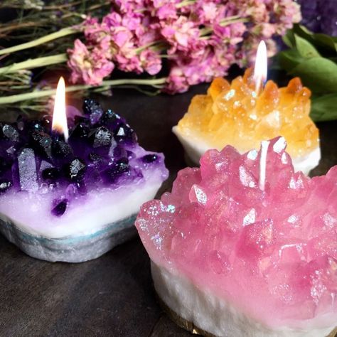 Pamper Baskets, Candle Crafts, Zen Den, Homemade Scented Candles, Candle Crafts Diy, Pretty Candle, Sleepover Ideas, Aesthetic Candles, Cute Candles