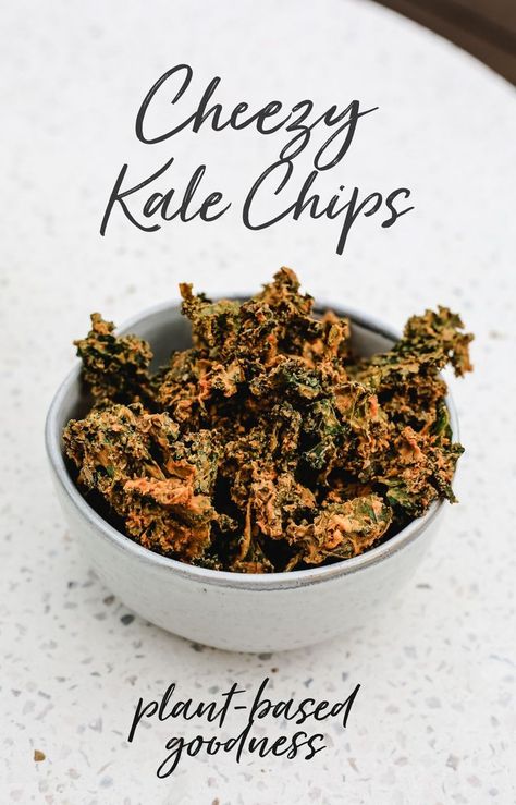 The ultimate Cheesy Kale Chips. Grain-free, dairy-free, gluten-free, made with kale and cashew cheese. Healthiest chips you'll ever eat. Vegan Kale Chips, Fast Healthy Dinner, Kale Chips Baked, Kale Chip Recipes, Baked Kale, Healthy Chips, Everything Bagel Seasoning, Vegan Snack Recipes, Recipes With Few Ingredients