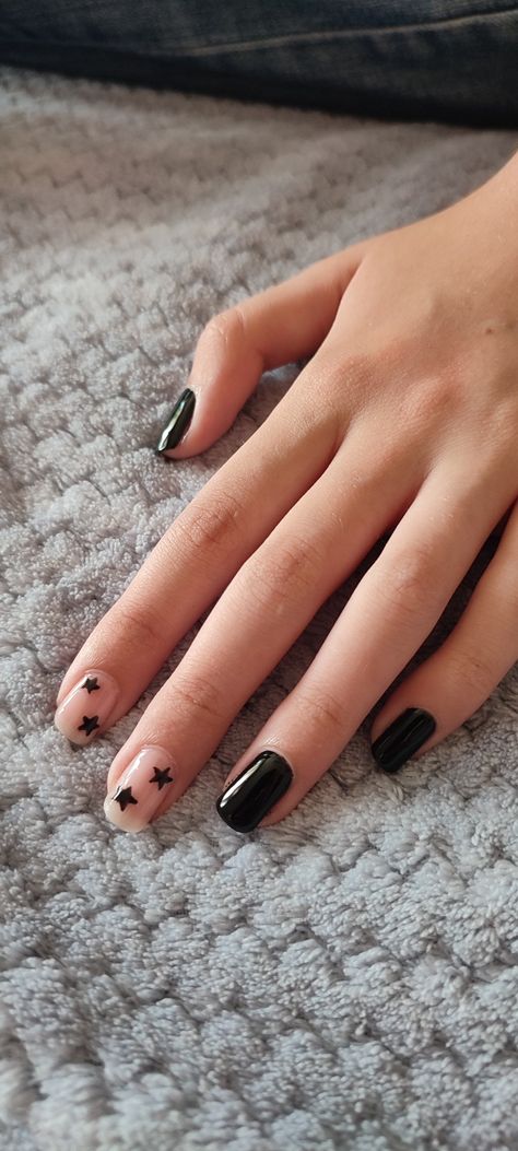 Regulus Black Inspired Nails, Guitar Friendly Nails, Short Nail Designs Masc, Short Punk Nails, Punk Rock Nails Designs, Masc Nail Art, Short Black Acrylic Nails Designs, Guitarist Nails, Simple Emo Nails