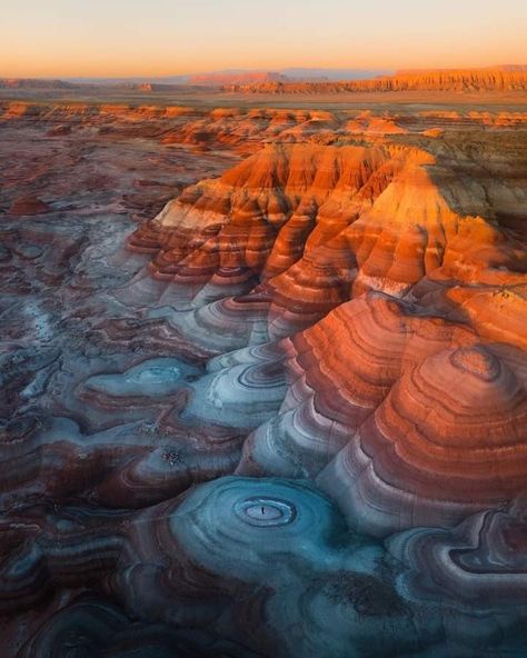 Bentonite Hills, Raw Gemstones Rocks, American Desert, Rock Box, Van Life Ideas, Desert Trip, Rock Faces, Nature Wonders, Utah Desert