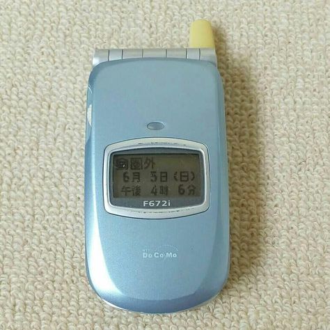 Cute Electronics, Flip Phone Decoration, Docomo Flip Phone, Flip Phone 2000s, Japanese Flip Phone, Y2k Technology, Old Flip Phone, Y2k Flip Phone, Virgo Mercury