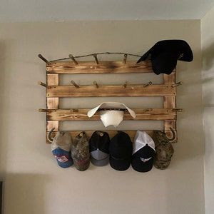 Western Hat Rack, Cowboy Hat Holder, Diy Hat Rack, Southwest Furniture, Cowboy Hat Rack, House Closet, Country Hats, Hat Organization, Hat Holder