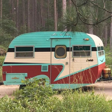 Camper Updates, Caravan Art, Canned Ham Camper, Vintage Trailer Remodel, Small Trailers, Glamper Camper, Small Caravans, Small Cabins, The September Issue