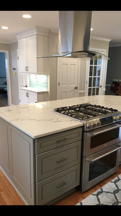 Kitchen Islands With Gas Stoves, Stove In Kitchen Island Small Spaces, Gas Stove On Island Kitchen, Stove Top On Counter, Open Stove Kitchen, Gas Stove Island Kitchen, Kitchen Remodel Island Stovetop, Island Stove Ideas, Gas Range In Island Kitchen