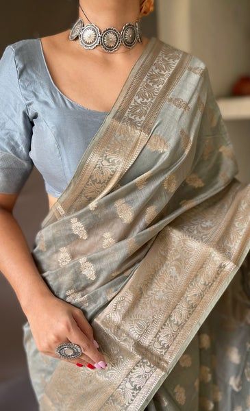 Classy Colors, Linen Silk Saree, Kanjeevaram Sarees, Simple Saree Designs, Banarsi Saree, Sarees Banarasi, App Website, Paithani Sarees, Party Sarees