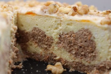 This absolutely delicious dessert combines 2 of my favourites - carrot cake and cheesecake. Taking carrot cake and dropping it by the spoonfuls into a decadent cheesecake, makes the ultimate dessert. Gluten-free, keto and easy to make, serve this is the most amazing dessert. #carrotcake #cheesecake #easy #delicious #decadent #keto #lowcarb #sugarfree #glutenfree Cheesecake Factory Carrot Cake, Carrotcake Cheesecake, Decadent Cheesecake, Cake And Cheesecake, Caramel Ganache, Cheesecake Keto, Cheesecake Easy, Carrot Cake Recipe Easy, Chocolate Peanut Butter Cheesecake