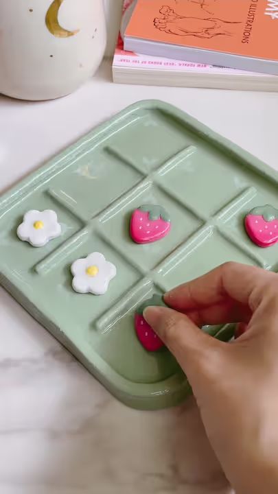 Tic tac tic tac tik 🍓🌼 I saw some amazing boards from @Bea! and @Am... | TikTok Diy Clay Tic Tac Toe Board, Pottery Tic Tac Toe Board, Tic Tac Toe Board Clay Ideas, Clay Ideas Tray, Simple Pottery Ideas For Beginners, Clay Ideas Easy Aesthetic, Clay Tic Tac Toe, Polymer Clay Ideas For Beginners, Clay Date