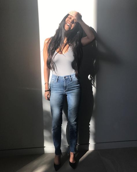 Kourtney Kardashian Snapchat, Kardashian Snapchat, Khloe Kardashian Show, Kourtney Kardashian Style, Oufits Casual, Ray Of Sunshine, Jenner Style, Kardashian Style, Mood Board Fashion