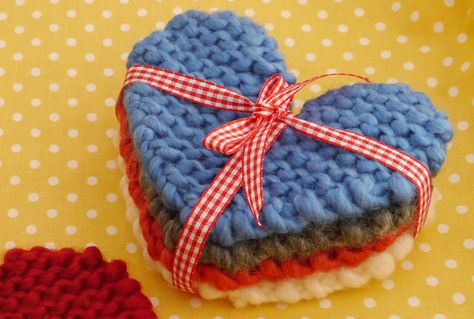 How To Knit A Heart Shape, Knitted Heart Pattern, Knit Coaster, Knit Heart, Heart Coaster, Dish Scrubbies, School Auction, Super Chunky Yarn, Mollie Makes