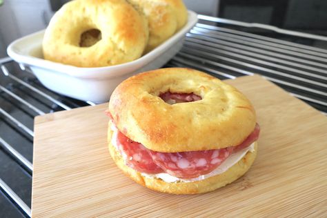 Keto Milk Bagels (No Cheese - No Eggs) Bagel And Egg, Keto Milk, Bagel Recipe Easy, Homemade Sour Cream, Pastry Stand, Keto Buns, Keto Baking, Keto Bagels, Breakfast Bagel