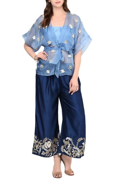 Lahenga Ideas, Organza Kimono, Organza Outer, Kimono Style Jacket, Hijabi Outfit, Embroidered Pants, Blouse Pants, Kimono Style, Indian Designer Wear