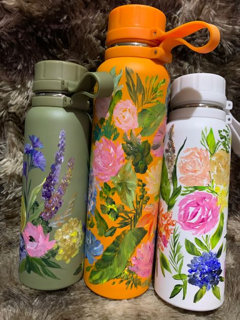 Original Water Flasks Hand-painted by Pinky Lizares Hand Painted Water Bottle, Water Bottle Painting Ideas, Water Bottle Painting, Painted Water Bottle, Bottle Paintings, Cup Painting, Painted Water, Water Flask, Cute Water Bottles