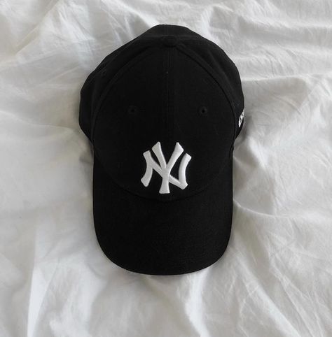 Casquette Von Dutch, Ny Cap, Ny Hat, Trendy Caps, Yankees Cap, Hat Aesthetic, Stylish Caps, Trendy Hat, Casual Outfit Inspiration