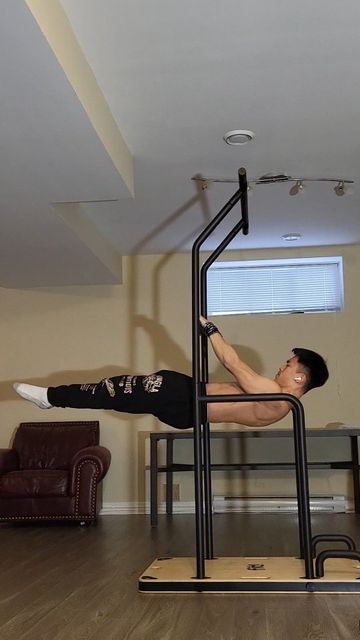 Diy Pull Up Bar Indoor, Calisthenics Home Gym, Diy Pull Up Bar, Home Gum, Calisthenics Workout Program, Diy Exercise Equipment, Heavy Bag Stand, Calisthenics Workout For Beginners, Diy Gym Equipment