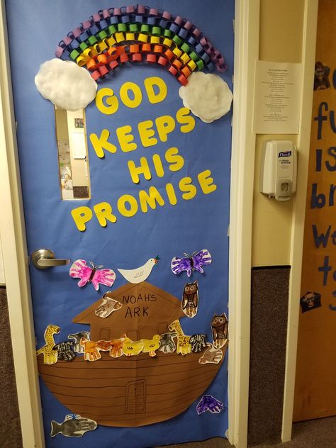 Noah's Ark door decor for my Christian daycare classroom door... Animals are the hands of my children in my class... Noahs Ark Preschool, Toddler Classroom Decorations, Noahs Ark Decorations, Sunday School Room Decor, Sunday School Classroom Decor, Classroom Door Decorations, Toddler Sunday School, Noahs Ark Theme, Christian Classroom