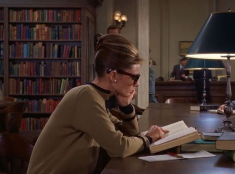 Holly Golightly Aesthetic, Holly Golightly, Library Science, Autumn In New York, Fall Semester, Breakfast At Tiffany's, Woman Reading, Girl Reading, Studying Inspo