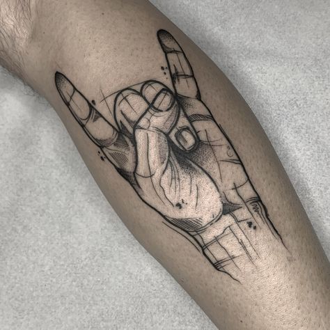 Rock N Roll Hand Tattoo, Rock Hand Tattoo, Tattoo Rock N Roll, Rock On Tattoo, Rock Tattoo Ideas, Tom Tattoo, Punk Rock Tattoos, Rock And Roll Tattoo, Tattoo Klein