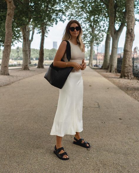 Dad Sandals Outfit, Chanel Dad Sandals, Black Sandals Outfit, Sandals Outfit Summer, Emma Hill, Soft Feminine Outfits, Dad Sandals, Chanel Outfit, Europe Outfits