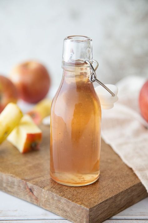 Apple Syrup Recipe, Apple Syrup, Make Drinks, Apple Core, Parmesan Rind, Simple Syrup Recipes, Homemade Syrup, Homemade Applesauce, Cooked Apples