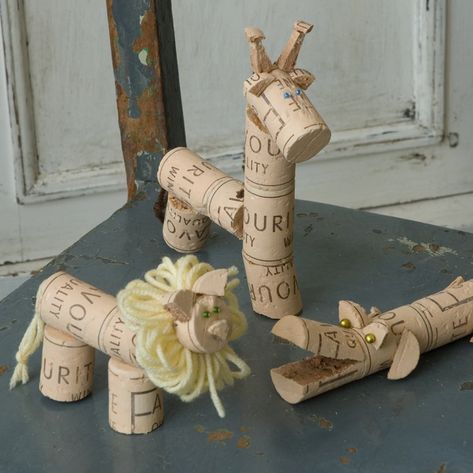 Cork Animals | Eco-Friendly craft projects for kids | MAKEetc.com Wine Cork Animals, Cork Animals, Papa Tag, Cork Crafts Christmas, Recycle Crafts Diy, Wine Cork Ornaments, Wine Cork Diy Crafts, Wine Cork Projects, Cork Crafts Diy