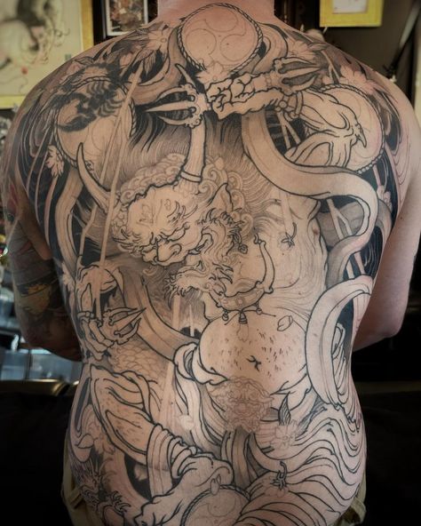 #raijin en Instagram | Hashtags Fujin Raijin Tattoo Design, Japan Back Tattoo, Raijin Tattoo Design, Raijin Tattoo, Chinese Symbol Tattoos, Japanese Illustration, Symbol Tattoos, Chinese Symbols, Japanese Tattoo Art