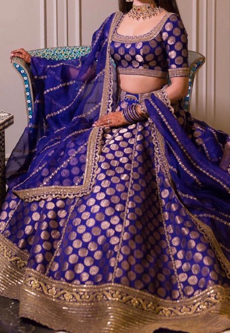 Mehndi Bride Dress, Mehndi Bride, Brocade Lehenga, Lehenga Saree Design, Simple Lehenga, Indian Outfits Lehenga, Wedding Lehenga Designs, Lehenga Designs Simple, Lehenga Gown