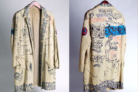 Swann Sells Leather Jacket With Basquiat Scribbles, Estimate $7,000 to $10,000 | artnet News Jean Michel Basquiat, A Jacket, Creation Couture, Art Clothes, Street Styles, Look Cool, Custom Clothes, Diy Clothes, Fashion Art