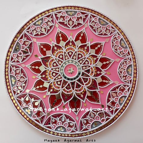 Lippan Art Lippan Art Wall, Mandala Colour, Lipan Art, Painted Mirror Art, Colour Drawing, Mosaic Art Diy, Painted Mirror, Lippan Art, Mirror Crafts