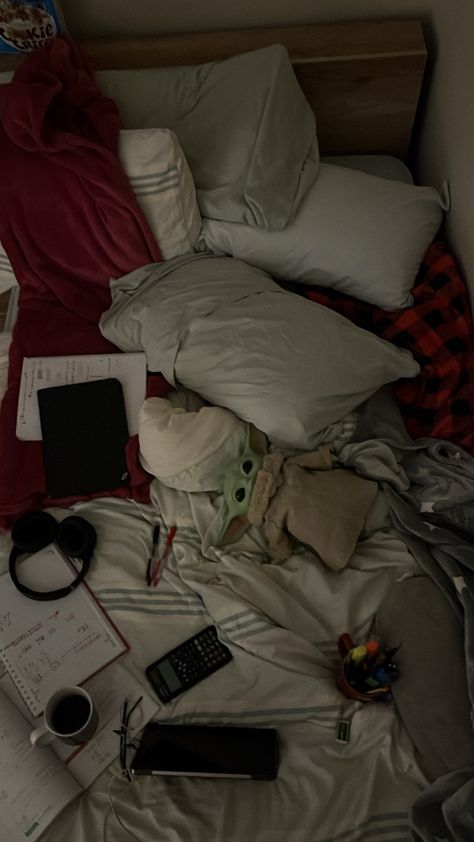 Studying In Bed Aesthetic, Rundown Apartment, Intp Core, Messy Room, Academic Validation, Study Motivation Inspiration, Study Inspo, My Core, Study Hard