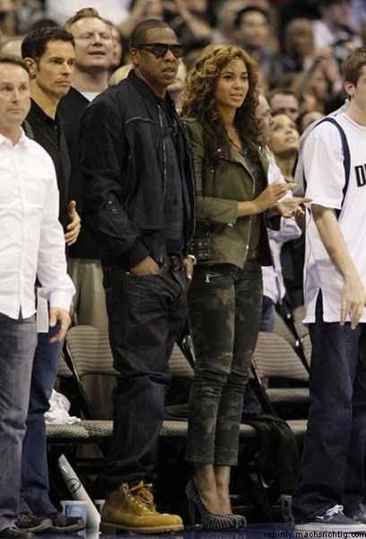 Beyonce rocking camo skinny pants Jeans Couple Outfit, Fatigue Outfits For Women, Army Fatigue Outfits For Women, Cami Outfits, Army Jeans, Camouflage Fashion, Army Fatigue, Dressing Ideas, Camouflage Outfits