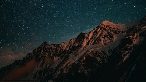 Night Sky Aesthetic Laptop Wallpaper, Desktop Space Wallpaper, Night Sky Wallpaper Desktop, Acotar Desktop Wallpaper, Acotar Wallpaper Desktop, Sky Wallpaper Laptop, Desktop Wallpaper Mountains, Galaxy Pics, Iphone Backrounds