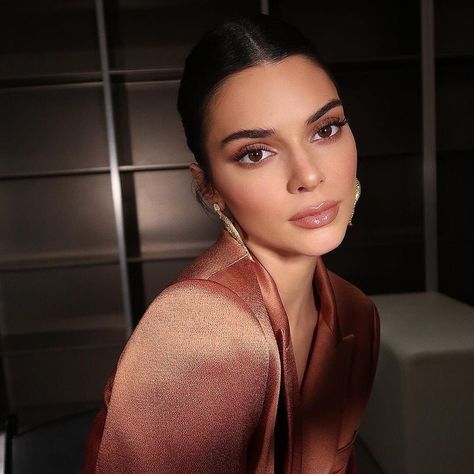 Kendall Jenner Maquillaje, Jen Atkin Hair, Hairstylist Branding, Kendall Jenner Makeup, Wedding Hairstyles And Makeup, Jenner Makeup, Day Makeup Looks, Date Night Makeup, Valentines Day Makeup