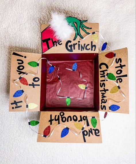 Secret Santa Box Decoration, Secret Santa Box Ideas, Grinch Themed Gifts, Elf Basket Ideas, Grinch Gift Basket, Grinch Presents, Christmas Care Package, Cute Anniversary Gifts, Mail Ideas