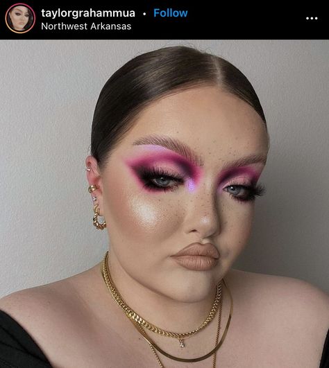 Pink And Red Eyeshadow Looks, Pink And Red Eyeshadow, Red Eyeshadow Looks, Work Makeup Looks, Gala Makeup, Hippie Makeup, Iconic Makeup, Makeup Icons, Eye Makeup Styles