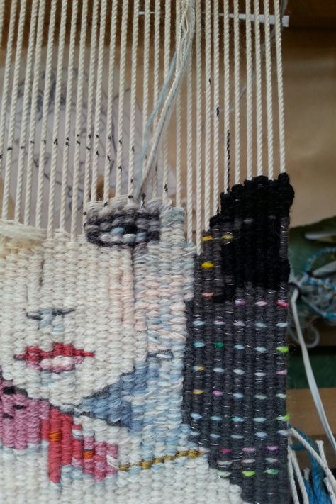 Work in progress #woventapestry @ rachelhine_art on instagram Weaving Paper, Tapestry Loom Weaving, Art Weaving, Tapestry Loom, Weaving Loom Projects, Weaving Tutorial, Creation Art, Paper Weaving, Weaving Loom