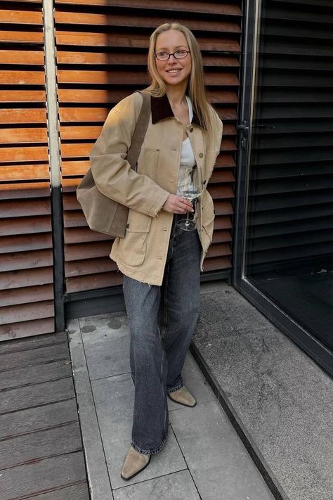 Trucker Jacket Outfit, Utility Jacket Outfit, Winter Jacket Outfits, Carhartt Detroit Jacket, Jacket Outfit Women, Fall Winter Trends, Jacket Outfit, Fall Fits, Outfit Winter