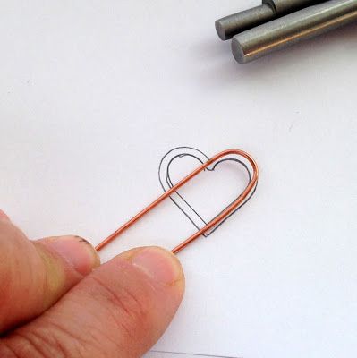 Lisa Yang's Jewelry Blog: How to Make Wire Heart Jewelry Wire And Bead Jewelry, Wire Heart, Diy Wire Jewelry, Stitch Marker, Wire Work Jewelry, Discount Jewelry, Work Jewelry, Old Jewelry, I Love Jewelry