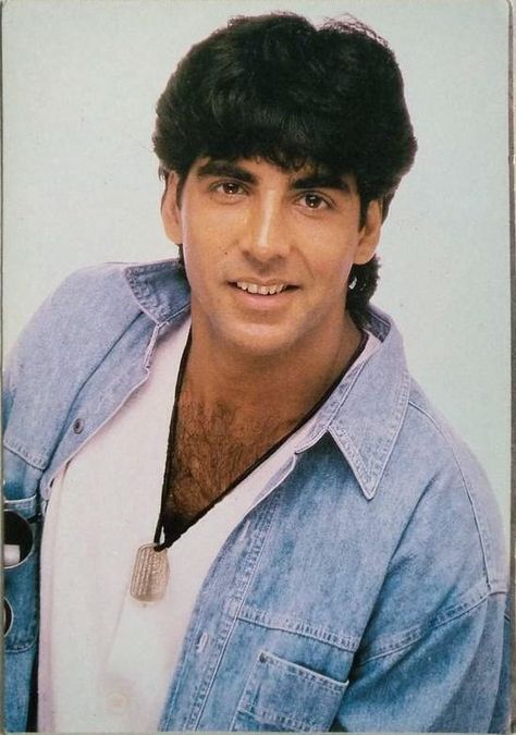 Akshay Kumar 90s, Bollywood Icons, Akshay Kumar Photoshoot, Akshay Kumar Style, Indian Freedom Fighters, Salman Khan Photo, 90s Actors, Learn Computer, Retro Bollywood