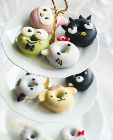 Kirby Donut, Sanrio Donut, Mini Donut Recipes, Cake Mix Donuts, Donut Decorating Ideas, Donut Decorations, Kawaii Dessert, Cute Donuts, Hello Kitty Cake