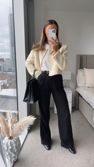 Emma Hothersall 🤍 on Instagram: "workwear wednesday’s 👩🏽‍💻💘 five tips to make a plain work outfit a little more exciting! new month, new goals 👏🏽 hope you all have a great day 🤍" First Day Office Outfit, First Work Day Outfit, Wednesday Outfit Work, Work Experience Outfits Year 10, London Work Outfit, Business Casual Outfits Interview, Finance Outfits Women, First Day Work Outfit, Work Experience Outfits