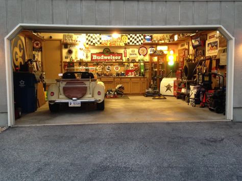 70s Garage Aesthetic, Cars In Garage Aesthetic, Old Garage Aesthetic, Old Car Garage, 70s Garage, Car Collection Garage Aesthetic, American Garage, Garage Mural, Puma Speedcat