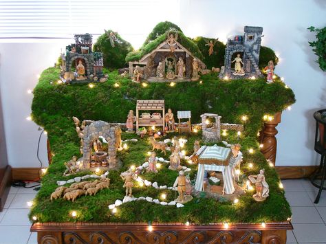 Fontanini Creche | Fontanini Belen model for a Guam Christma… | greggsan | Flickr Pesebres Navidad Ideas, Christmas Crib Ideas, Crib Ideas, Crib Decoration, Christmas Crib, Church Christmas Decorations, Diy Nativity, Christmas Village Display, Xmas Deco