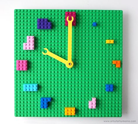 Make your own custom clock out of LEGO bricks! Lego Home Decor Diy, Diy Clock For Kids, Lego Clock Diy, Clock Making Ideas Kids, Lego Bedroom Decor, Lego Clock, Lego Light Switch Plate, Lego Hobby, Lego Crafts